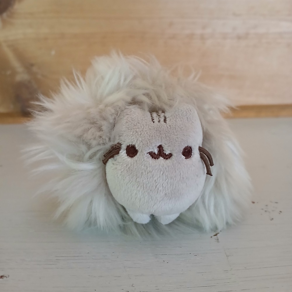 Pusheen Mystery Pom Clip Grey Pusheen